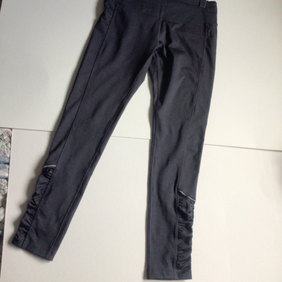 Mondetta Dark Grey Yoga Pants with Ruched Leg Detail size Medium - Picture 6 of 6